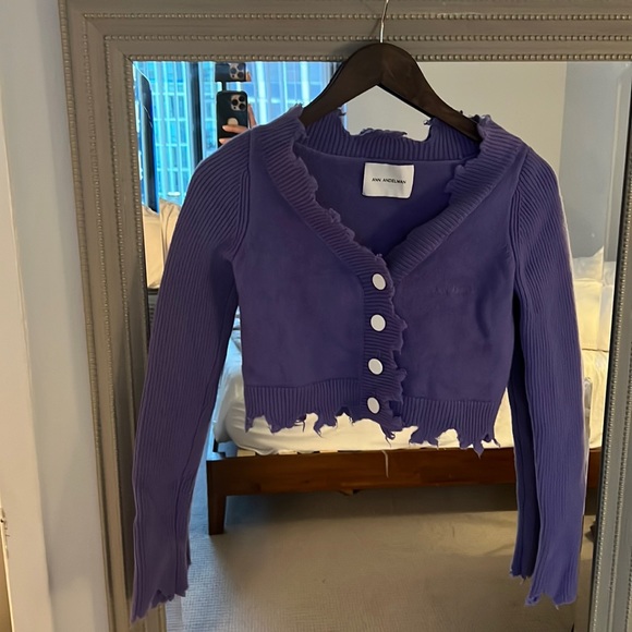 Wool short cardigan size 34. Looks like a small or xs. In great condition - Picture 1 of 5